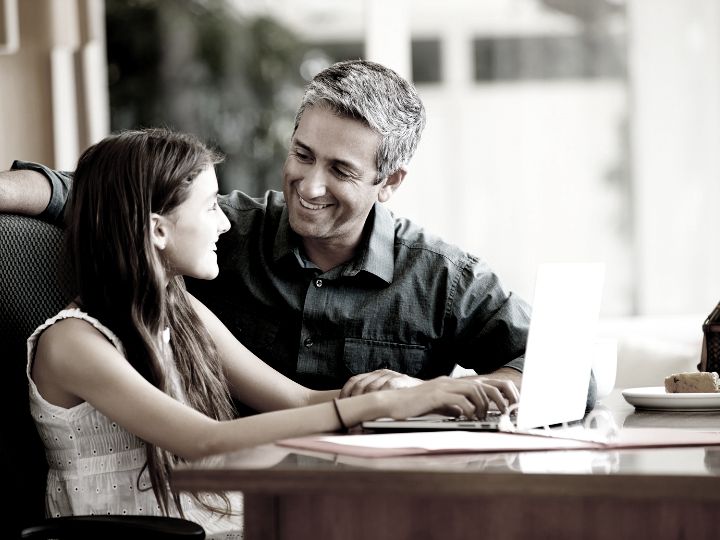 a child talking to her father